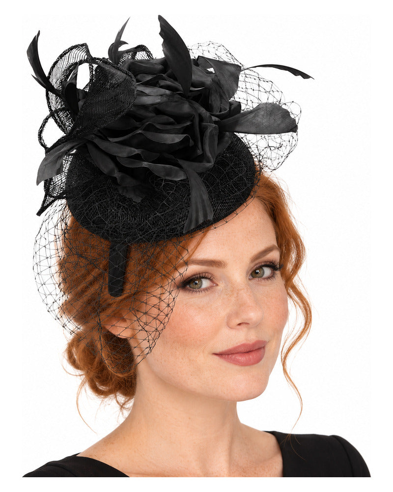 Giovanna Hat HM981-Black on a woman
