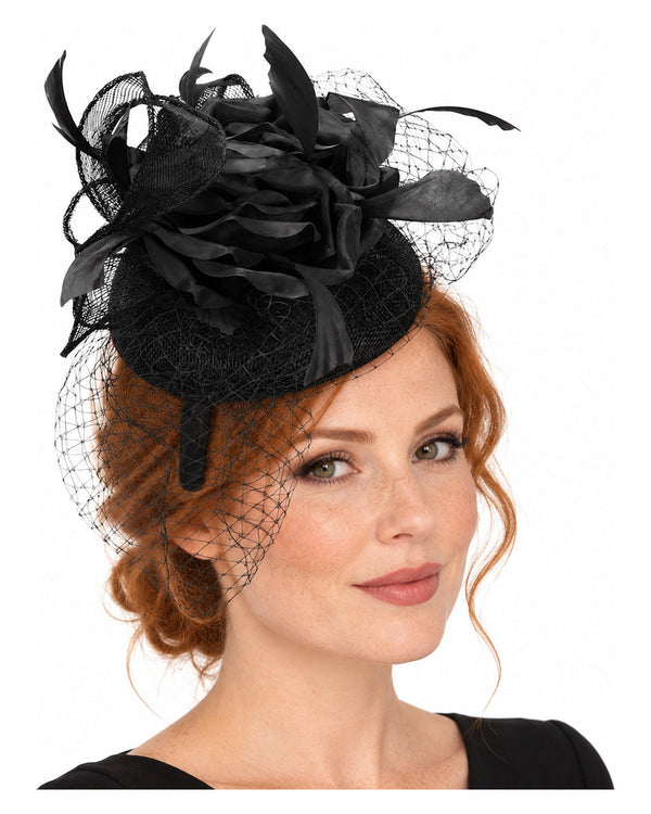Giovanna Hat HM981-Black on a woman